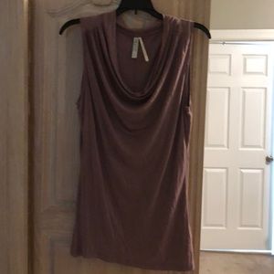 Women’s Kische loose gathered neckline top